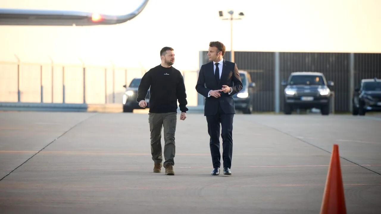 RĂZBOI în Ucraina, ziua 1056.  Zelenski i-a cerut lui Macron „desfășurarea de contingente străine”/Rușii avansează pe front