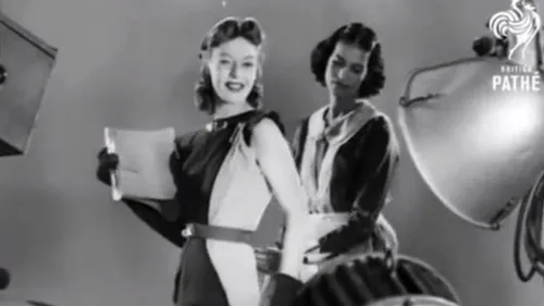 Cum își imaginau designerii anilor '30 că va arăta moda în secolul XXI