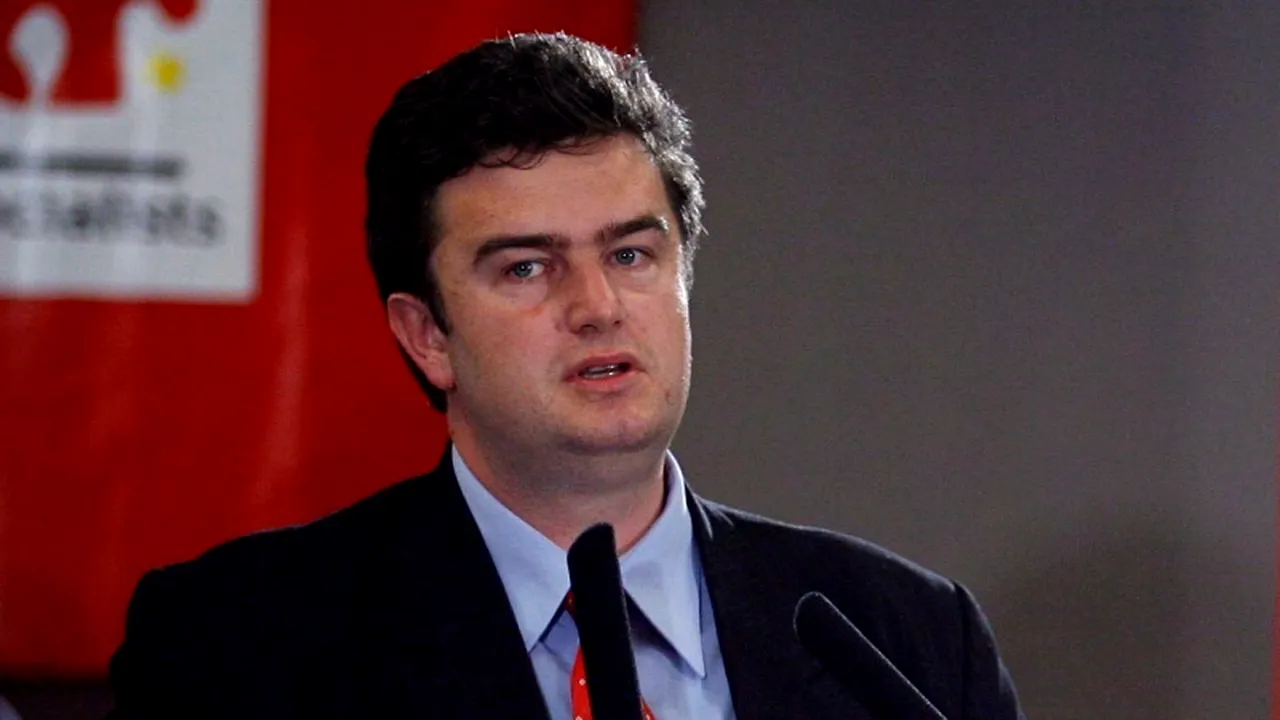 Colind cu versuri deocheate, pentru șeful CJ Suceava. Ce i-au urat „domnului Cătălin