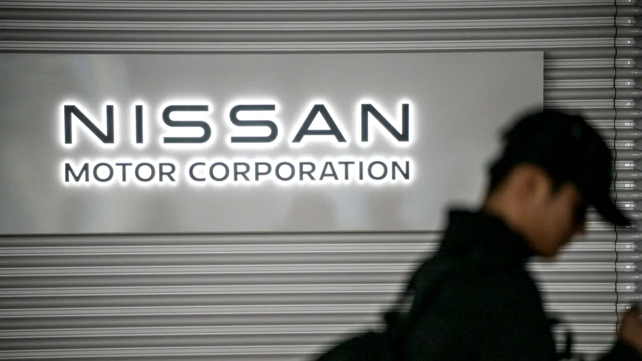 Tesla, invitată de japonezi să INVESTEASCĂ în Nissan