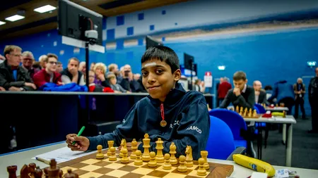 Surpriză mare la șah. Un indian de 16 ani l-a învins pe campionul mondial
