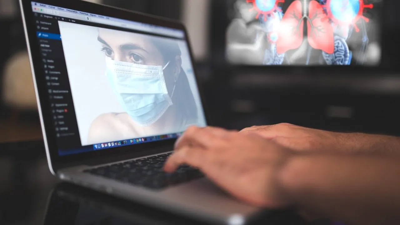 EFECTUL muncii de acasă: Comenzile de camere web au crescut de cinci ori