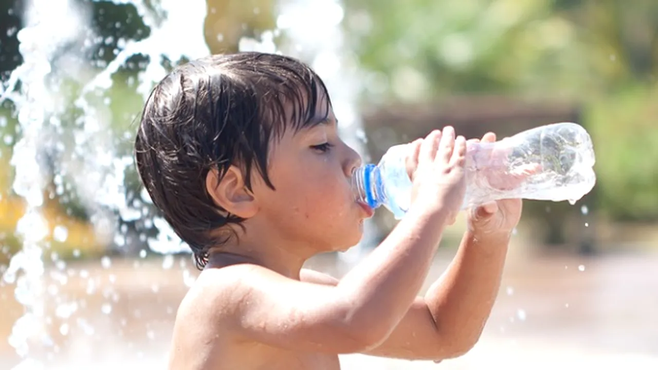 Tragedie în Egipt! Un băiețel de 5 ani a murit brusc, după ce a băut o gură de apă rece pe caniculă