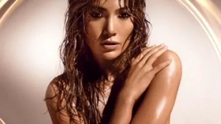 Actrițele care au renunțat la haine pentru campanii publicitare. GALERIE FOTO