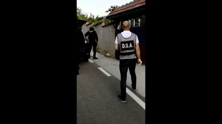 Peste 150 de percheziţii în judeţe din sudul şi vestul ţării. Mai mulți polițiști de frontieră, bănuiți că favorizau traficanţii de ţigări
