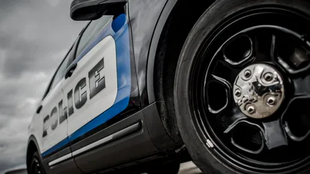 Un tânăr din Sălaj a FURAT mașina unui vecin, însă a fost prins după 45 de minute. A devenit recalcitrant în fața polițiștilor