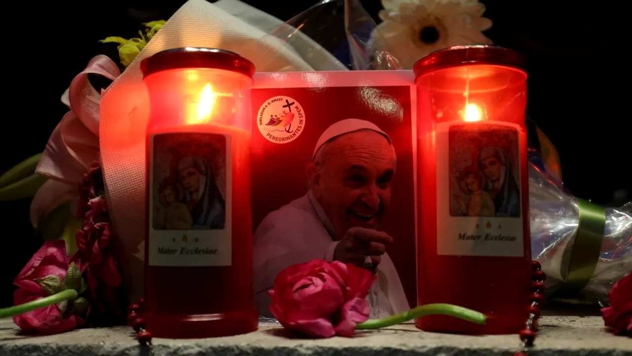 Data la care ar putea avea loc înmormântarea Papei Francisc. Programarea Conclavului pentru alegerea noului papă ar putea fi devansată