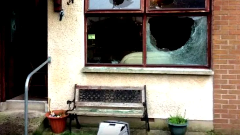 SÂNGE și CIOBURI peste tot, casa devastată! Români BĂTUȚI cu bâte de baseball de naționaliști mascați în Irlanda de Nord
