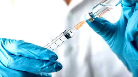 Câte persoane s-au vaccinat anti-COVID-19 în România, din 27 decembrie și până acum. Numărul de efecte adverse înregistrate