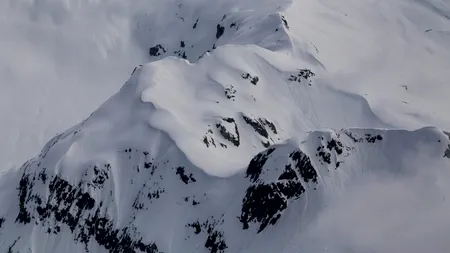 Risc grad III de avalanșă la munte. Alertă în masivele Făgăraș și Bucegi