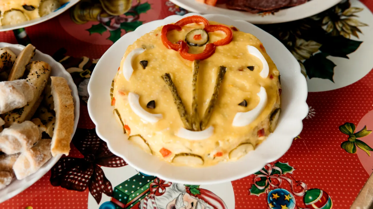 Ce să nu pui niciodată în salata de boeuf. RIȘTI să se strice mai devreme decât ar trebui