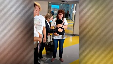 VIDEO | Scene emoționante: Copilul român luat de la părinţi de autorităţile din Danemarca a ajuns în brațele bunicilor. „Mathias mi-a recunoscut vocea, când ne-a văzut a început să râdă