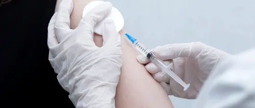 UE recomandă vaccinarea cu al doilea „booster” a persoanelor care au peste 60 de ani împotriva unui nou „val vast” de COVID-19