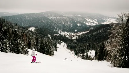 Sezonul de schi din această iarnă a început cu PREȚURI cu 10% mai mari faţă de iarna trecută. Cât costă un skipass