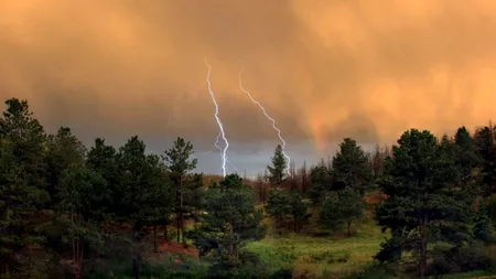 Tragedie în Bacău: Un copil de 13 ani a fost omorât de un fulger 