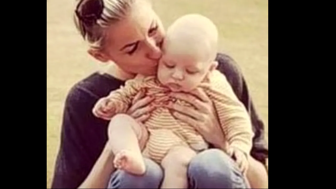 O mamă de 32 de ani a murit, la doar câteva ore după ce copilul ei a decedat în somn. „Avea o alcoolemie de...”