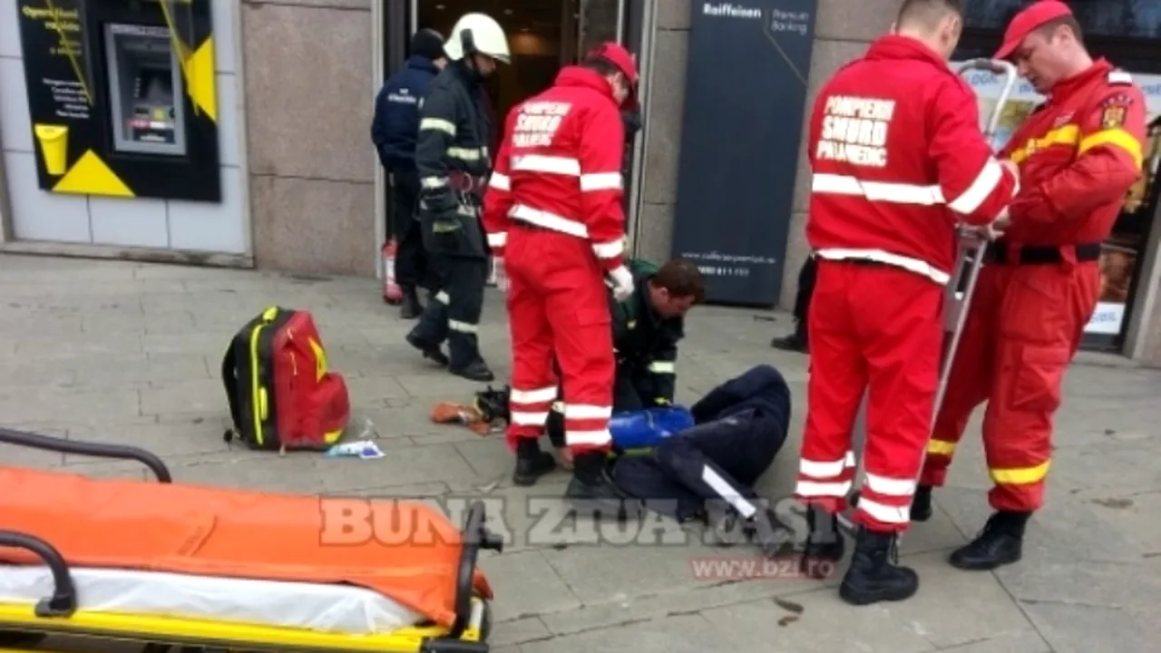 Copleșit de datorii, un ieșean a recurs azi la un gest dramatic. Totul s-a întâmplat în sediul unei bănci, sub privirile îngrozite ale angajaților