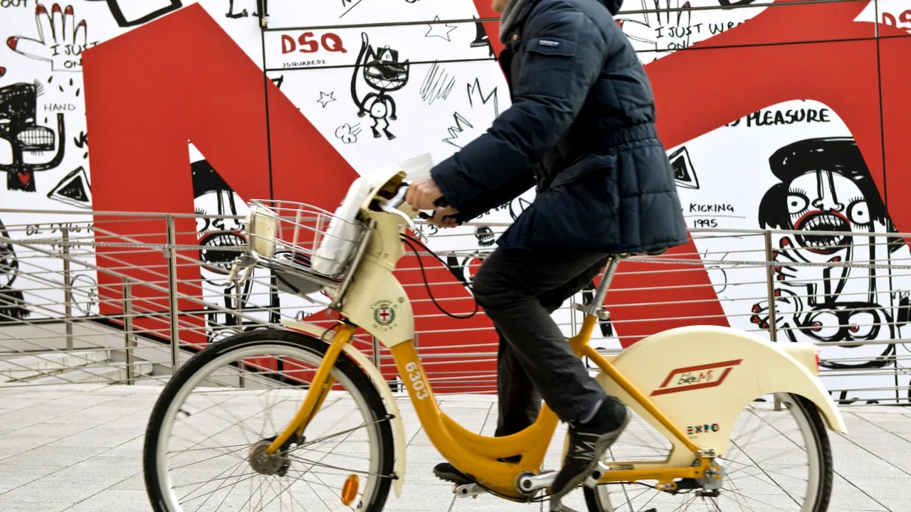 A pedalat 10 ore, până la moarte. Un tânăr curier a încercat să-i facă pe plac șefului nemulțumit: „Îi transformă pe angajați în sclavi pentru profitul companiei