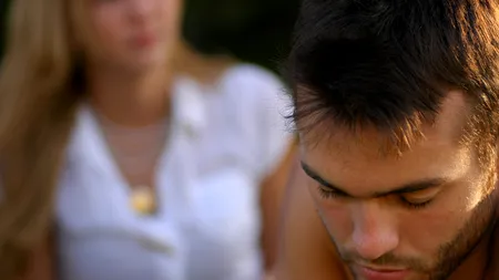 Bărbații își ascultă soțiile timp de 6 minute, dar rezistă 25 de minute într-o discuție cu prietenii