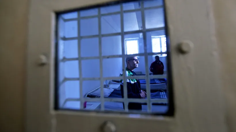 COVID-19. Jumătate dintre deținuții de la Jilava au fost băgați în izolare. Un angajat confirmat cu noul coronavirus i-a scos la fotbal, în curtea închisorii!