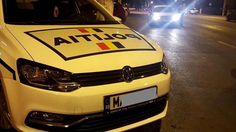 Un șofer de taxi prins băut și circulând cu 131 km/h, încătușat după ce a devenit agresiv