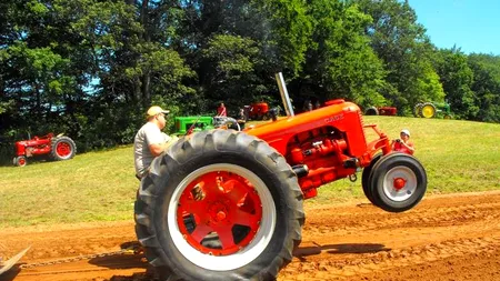 Un sucevean a vrut să cumpere un tractor de pe internet. Ce i s-a întâmplat