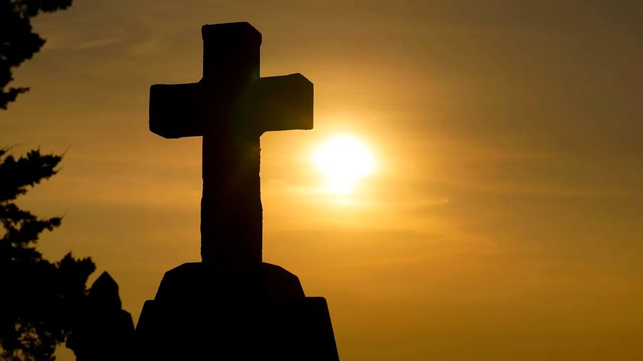 SCANDAL la o mănăstire din Cipru: minuni false și acte sexuale între călugări, dar și un seif plin cu 800.000 de euro