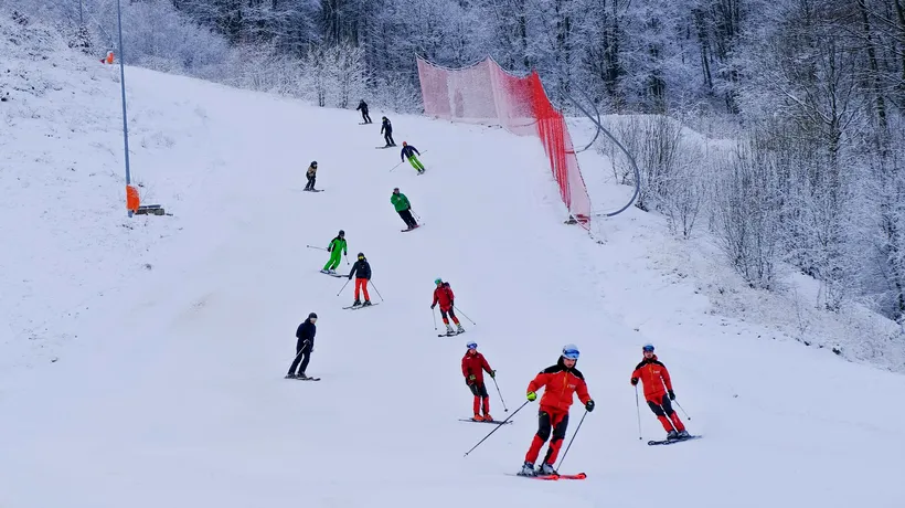 Elevii din Bucureşti intră, vineri, în VACANȚA de schi. Când se vor întoarce în clase / Ce alte vacanțe mai au până la finalul anului școlar