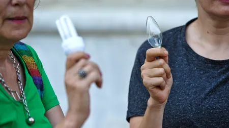 Care este procedura legală pentru „a schimba un bec