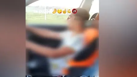 VIDEO. Un băiat de 14 ani a condus nestingherit pe străzile unui oraș din Vâlcea / Poliția s-a sesizat după ce prietenii adolescentului s-au dat mari pe TikTok