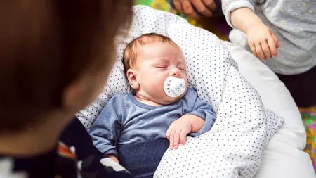 Naștere neașteptată la festivalul Burning Man: o femeie a adus pe lume o FETIȚĂ fără să știe că este însărcinată