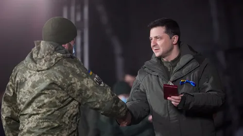 Volodimir Zelenski a făcut schimbări în conducerea armatei. Mai multi ofițeri de rang înalt, înlocuiți la Kiev și în Donbas