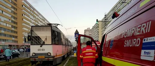 ACCIDENT GRAV în București. Un tânăr a fost STRIVIT sub roțile tramvaiului. Circulația întreruptă pe liniile 1 și 10