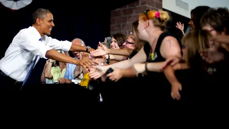 Barack Obama și Mitt Romney, cot la cot în sondaj