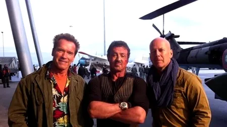 Sylvester Stallone l-a criticat pe Bruce Willis pe Twitter: 