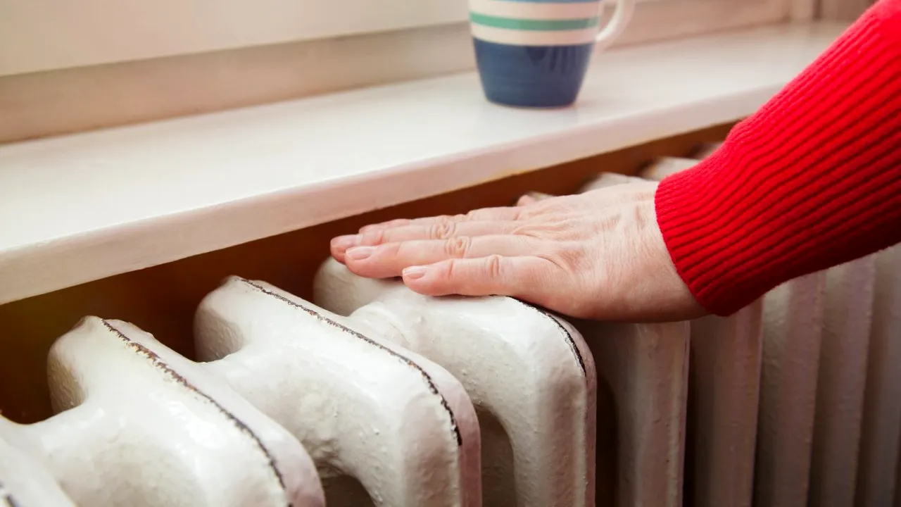 AEI: Factura la curent va costa 12 salarii minime în februarie pentru unii români. Scenarii de preț