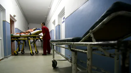 L-au scăpat în cap de pe TARGĂ. Dosar penal la un spital din Prahova după MOARTEA unui pacient