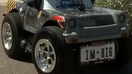 VIDEO. Ce dimensiuni are cea mai mică mașină legală din lume