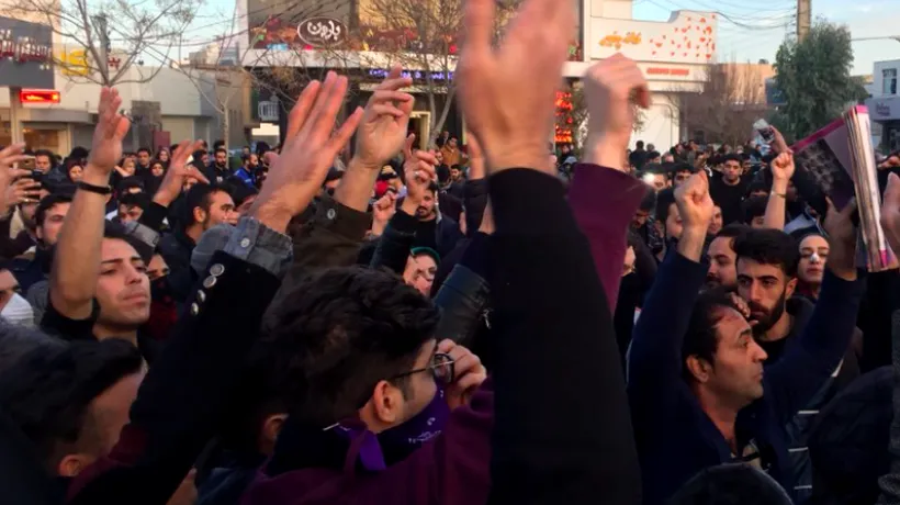 Avertismentul UE pentru autoritățile iraniene. Bilanțul victimelor protestelor violente a ajuns la 20 de morți. Cum explică liderul suprem tensiunile fără precedent