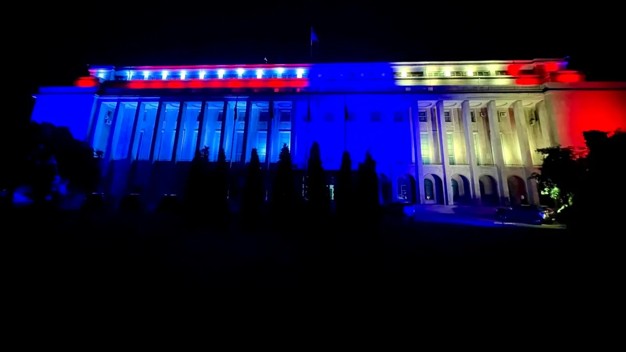 “Guvernul anti-Trump” al României a iluminat Palatul Victoria în culorile SUA de ziua americanilor