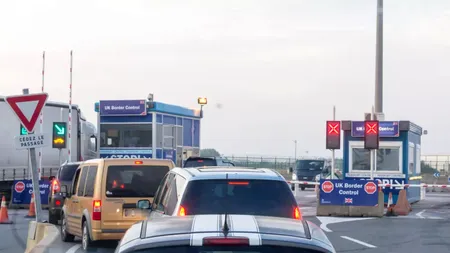 Cum a încercat un adolescent de 17 ani să intre în Marea Britanie, ascuns în duba condusă de un ROMÂN. L-au găsit mai mult mort decât viu