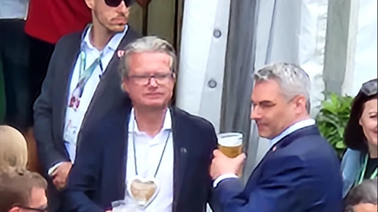 Karl Nehammer, făcut bucăți de presa austriacă cu ocazia zilei de naștere. Aroganța din Scandalul „Burgergate” i-a pus capac