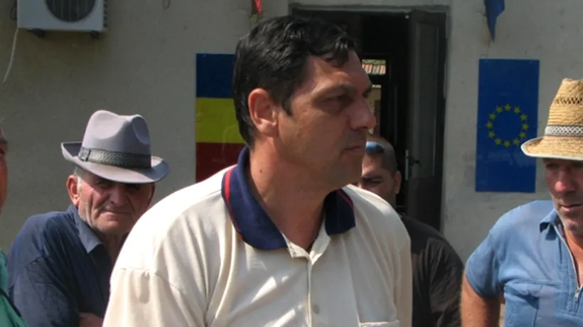 Primar din Mehedinți, reținut după ce a fost prins conducând un microbuz școlar, fără să aibă permis auto