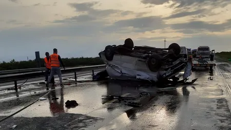 Accident grav pe Autostrada București - Pitești. Pericol de explozie după ce o dubă care transporta ulei uzat s-a răsturnat (FOTO&VIDEO)