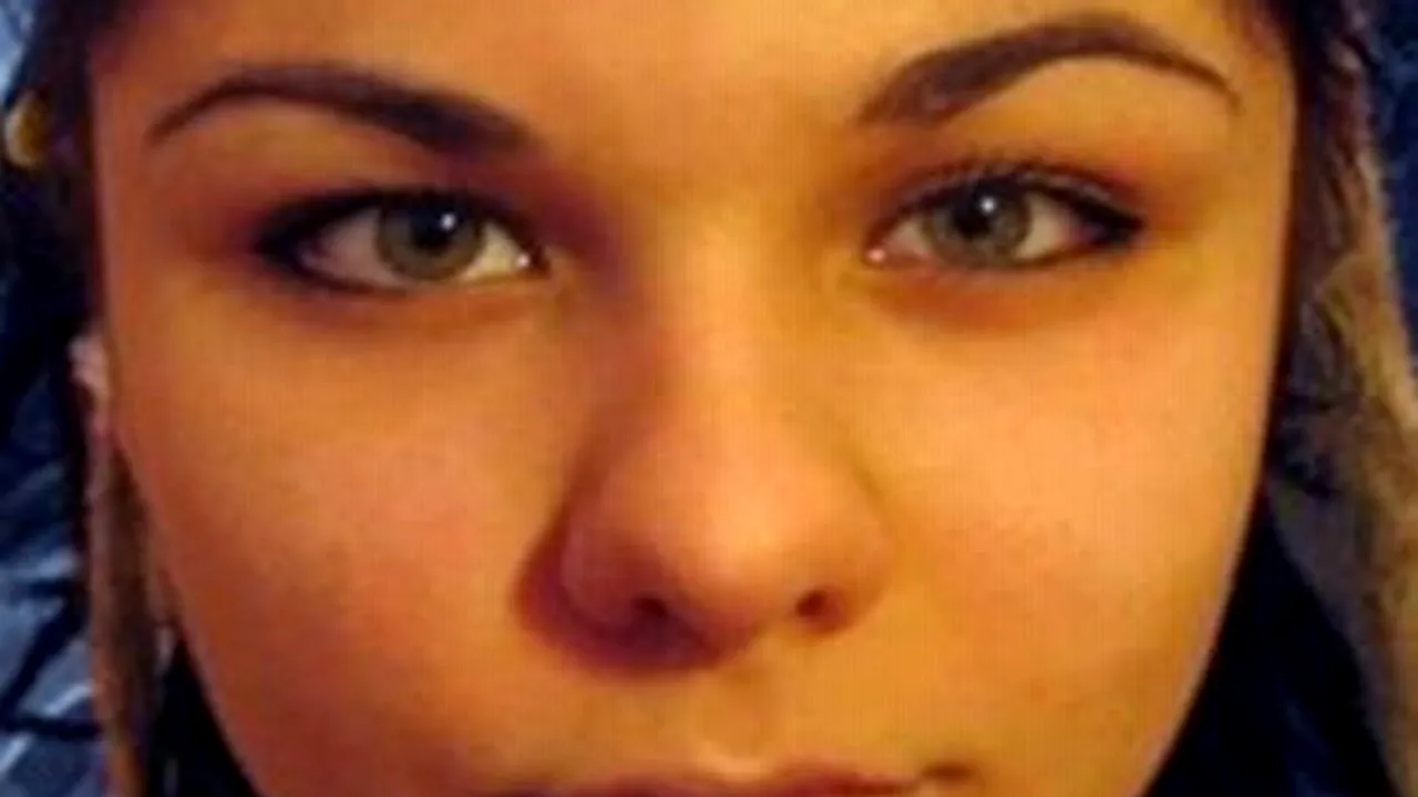 Transformarea unei tinere nemulțumite că are buzele prea mici. Așa arăta înainte. Cum arată acum. FOTO