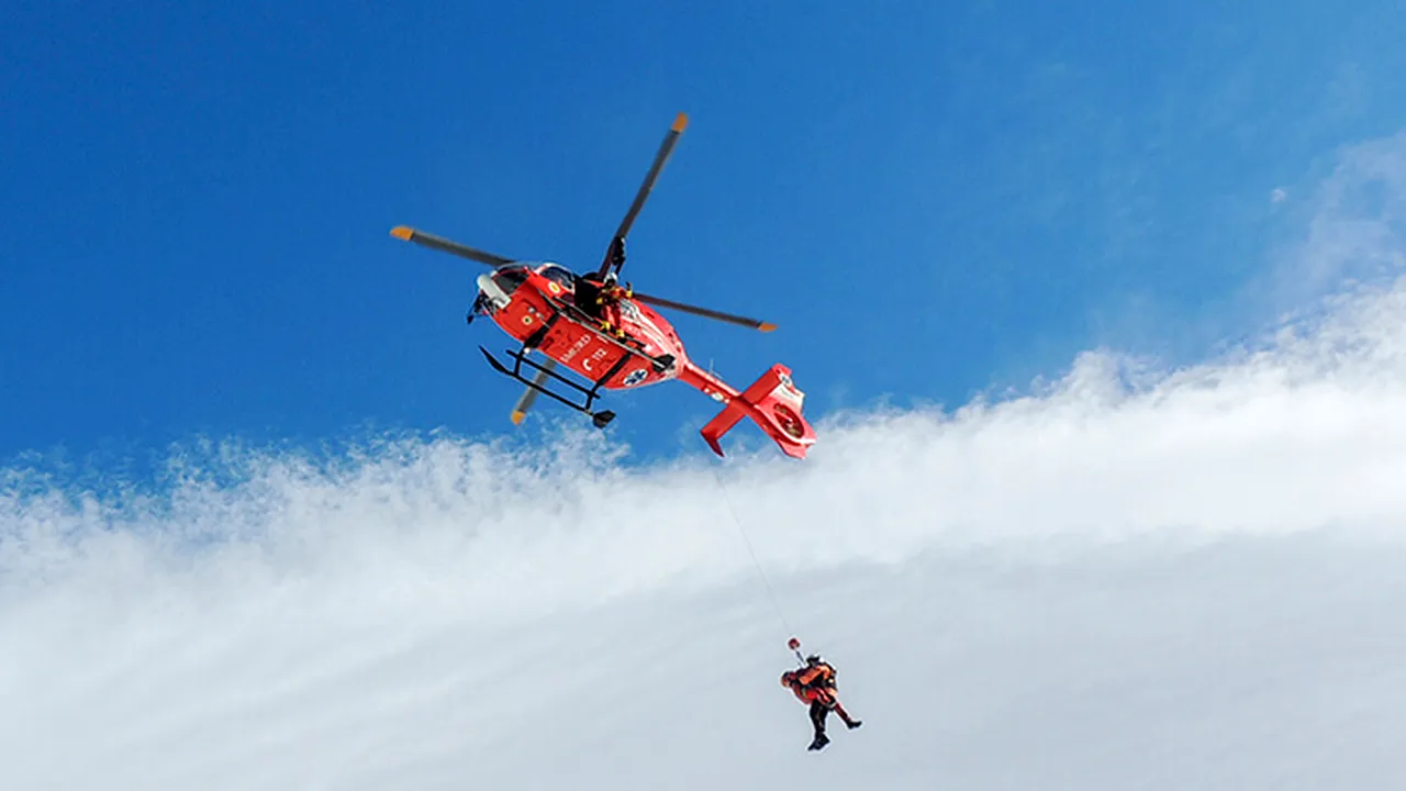 Intervenție spectaculoasă Salvamont Brașov. Patru turişti străini blocaţi pe Brâna Caprelor, în Masivul Bucegi