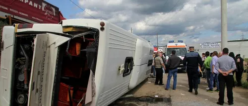 Sibiu: Un mort și doi răniți într-un accident în care au fost implicate 2 mașini și un autobuz