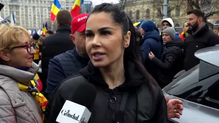 Oana Zăvoranu,  printre simpatizanții prezenți la protest/ 