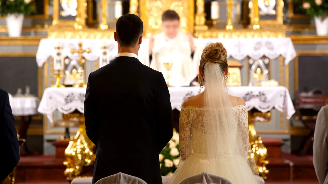 ÎPS Teodosie, despre nunți: „Cei care fac sâmbăta nuntă rămân mereu sub un blestem. Le dau la toţi să îşi facă canon de pocainţă”