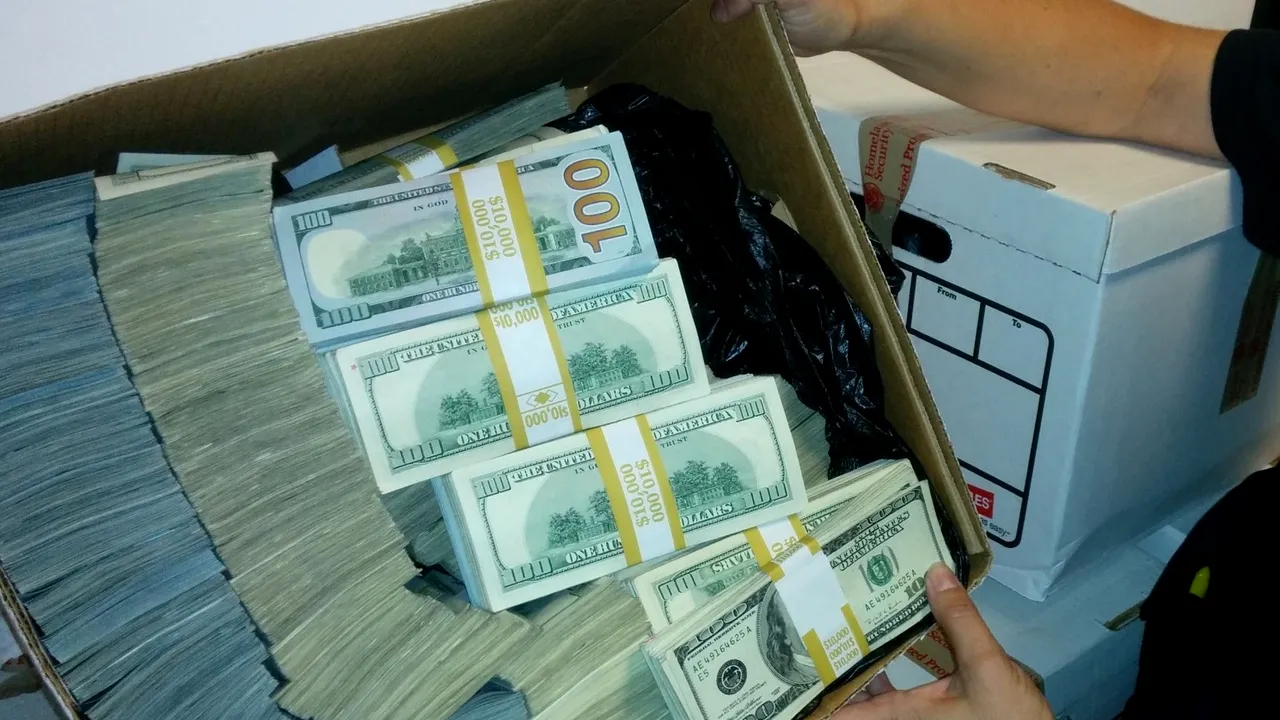 Legea privind combaterea SPĂLĂRII BANILOR a trecut de Camera Deputaților. Opoziția o va ATACA la CCR